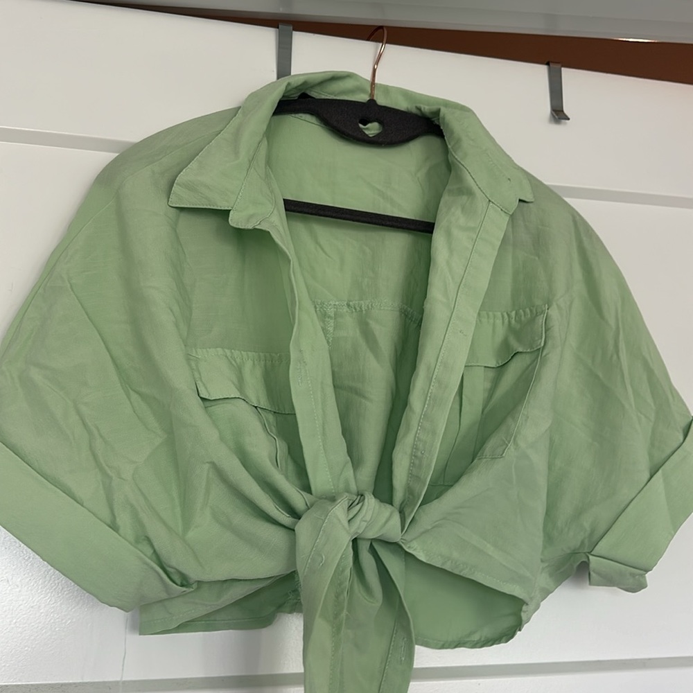 Button Up Crop Top - Picture 2 of 3